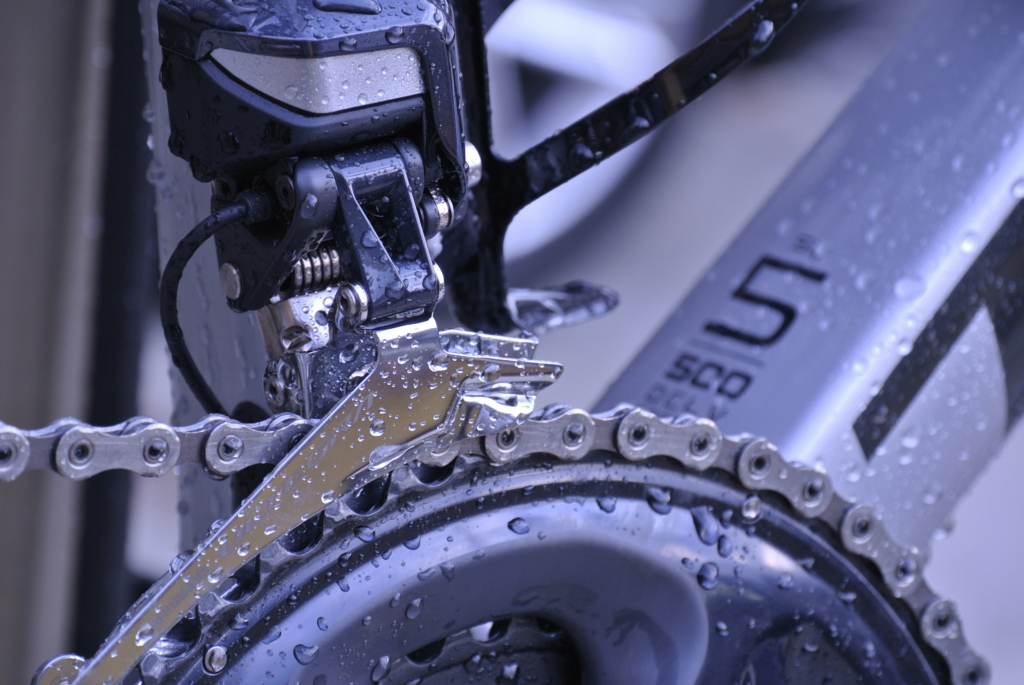 Cleaning a bike chain